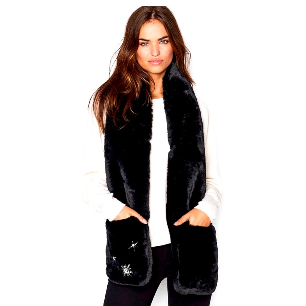 NWT Victoria’s Secret Sparkle Snowflake Faux Fur Scarf.  Winter Angel Collection